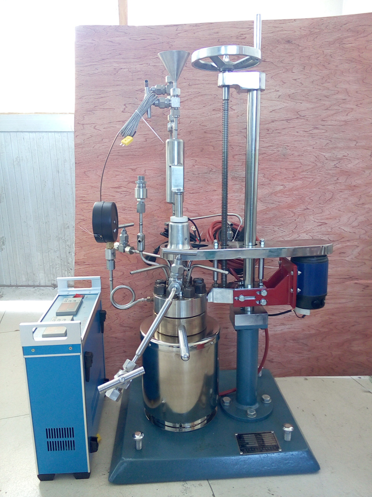 KCF系列-釜蓋升降，帶在線加料、在線取樣側面照片