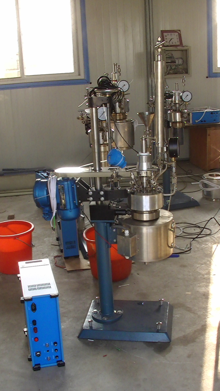 KCF系列--釜體可翻轉出料、開啟式加熱爐側面照片