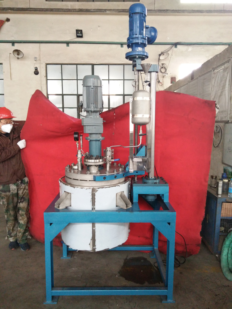 TFCF系列--電動升降釜蓋、直連攪拌、帶在線加料罐1